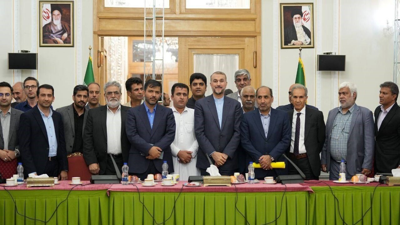 همه گزینه ها و اقدامات برای حقابه هیرمند را دنبال خواهیم کرد