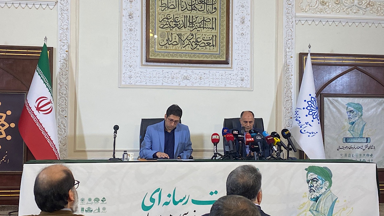 نشان ملی و بین‌المللی فردوسی اعطا می‌شود