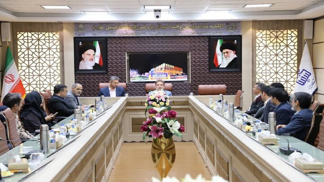 مهار تورم باید از طریق افزایش تولید محقق شود