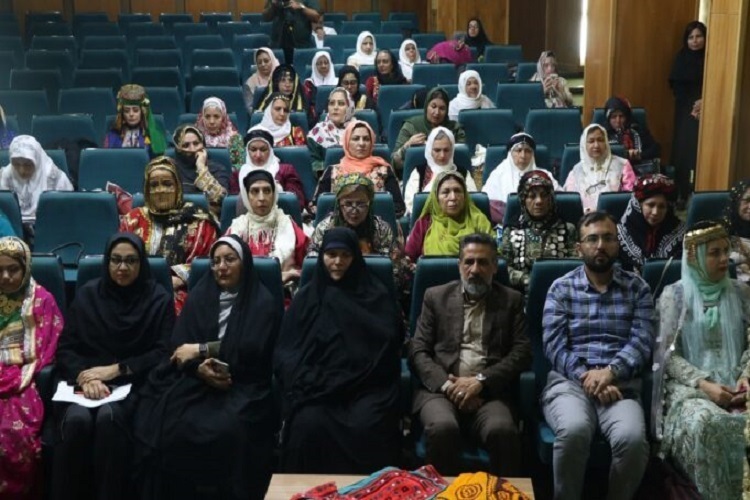 نشست ملی تخصصی پوشش ایرانی در شیراز آغاز به‌کار کرد