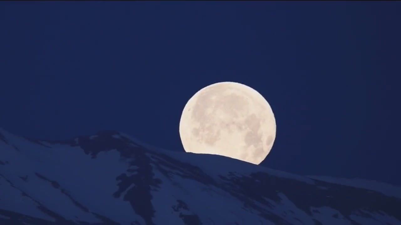 ماه کامل در آغوش بلندترین قله ایران + فیلم