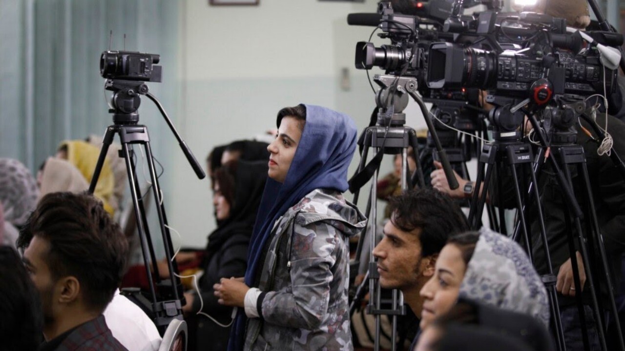 مشکلات پیش روی خبرنگاران را حل می‌کنیم