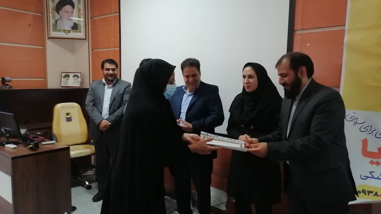تجلیل  از ماماهای زرند