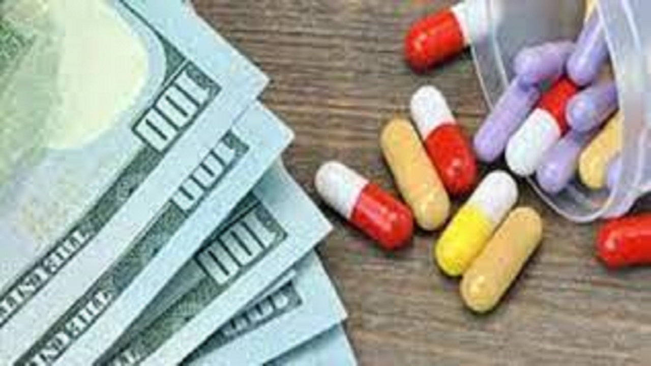 انتقاد سناتور آمریکایی از قیمت سرسام‌آور دارو در آمریکا + فیلم