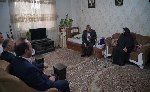 دیدار سرپرست فرمانداری رشت با خانواده شهید