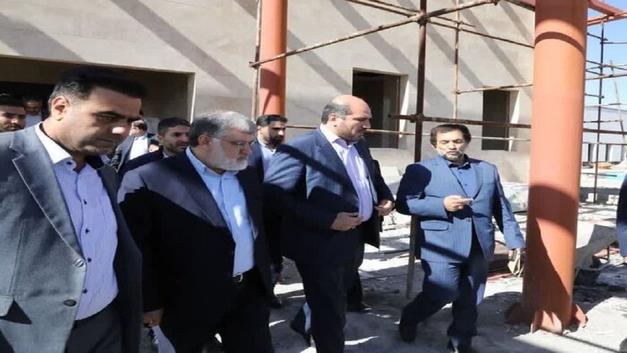 معاون رییس جمهور از روند احداث بیمارستان اشنویه بازدید کرد