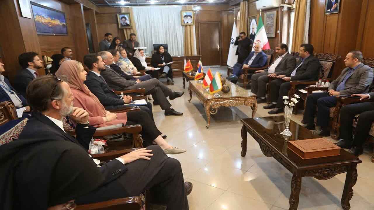 پیام رهبر جمهوری اسلامی در مورد تحصیل دانش آموزان اتباع به خوبی اجرا می‌شود