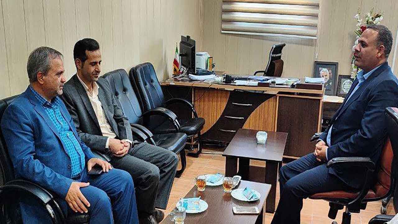 انتقاد فرماندار از  اداره پست سیرجان