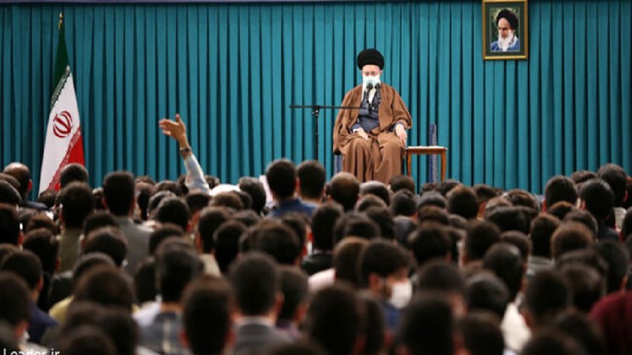 مردم‌سالاری در کارنامه‌ی تاریخیِ رهبر انقلاب