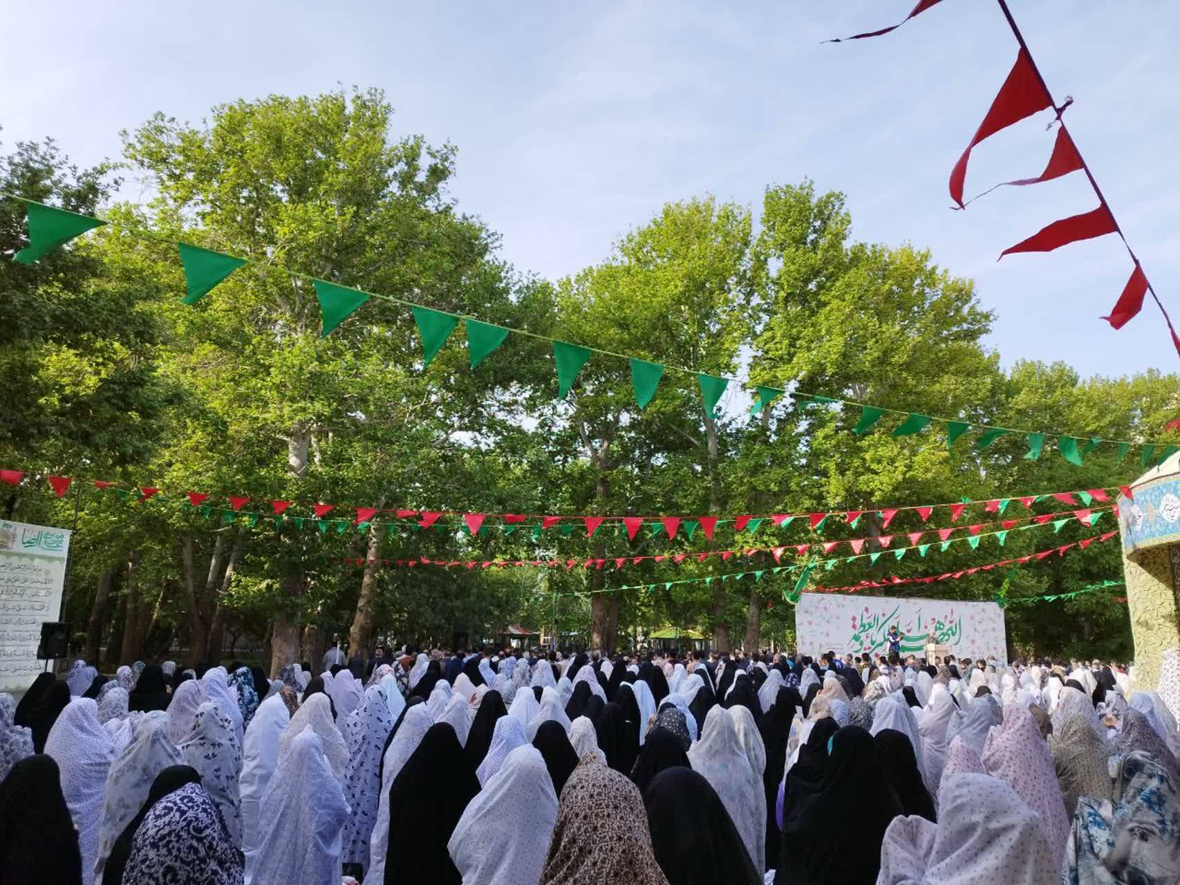 صف نماز گزاران در ماهدشت صف نماز گزاران در ماهدشت