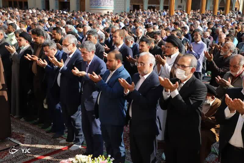 حضور وزیر بهداشت در آئین اقامه نماز عید سعید فطر در حرم شاهچراغ (ع)
