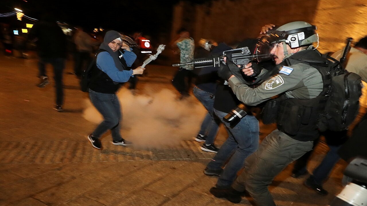 نظامیان صهیونیست و فلسطینیان در کرانه باختری با یکدیگر درگیر شدند