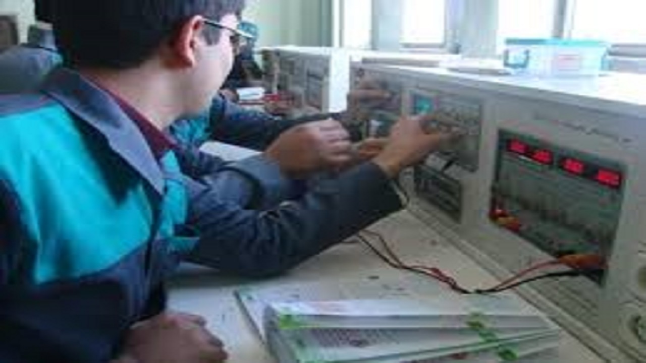 ایجاد بیش از ۴۰ هنرستان درجوار کارخانجات و صنایع وابسته به دستگاه‌ها
