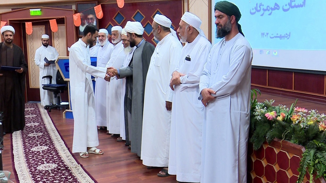 تجلیل از مدرسان برتر علوم دینی اهل سنت هرمزگان