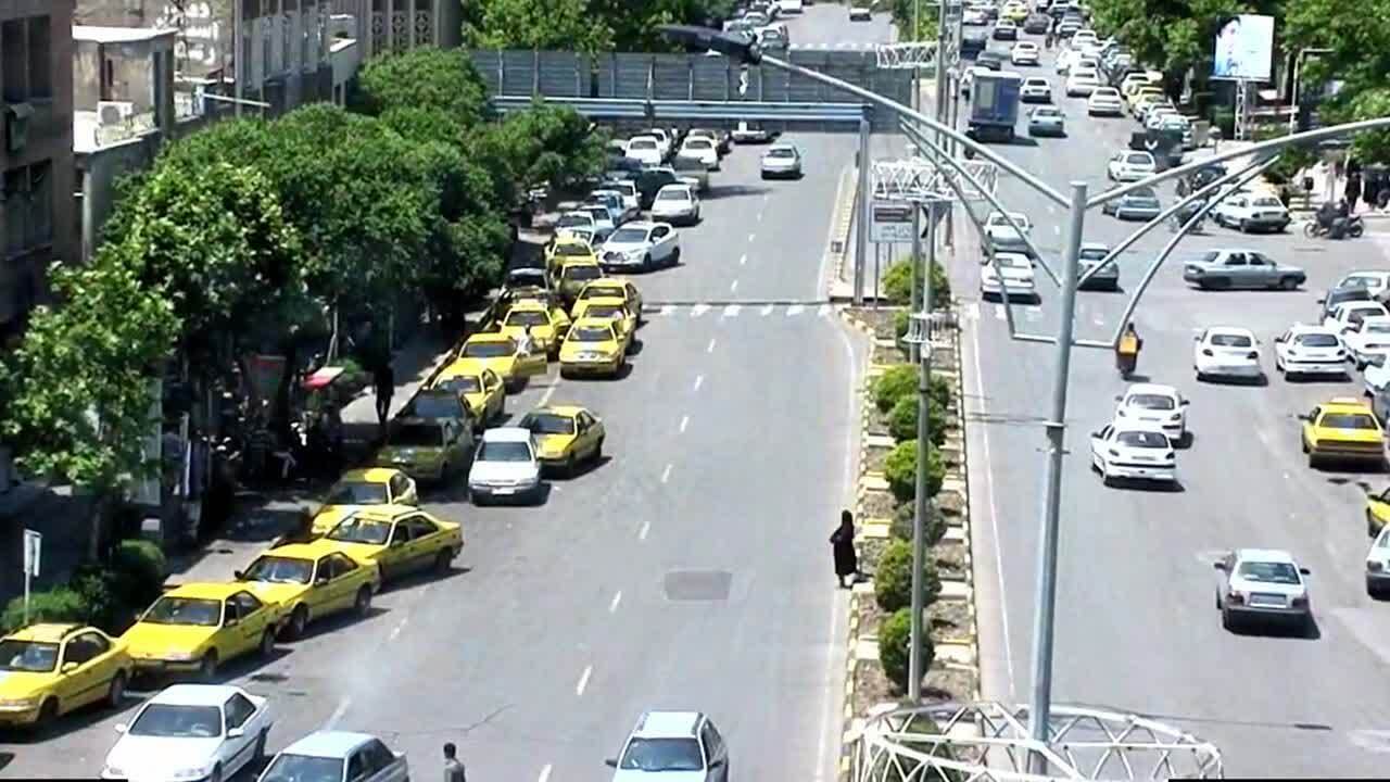 تاکسی‌های مستقر در تقاطع ولی عصر (عج) ساماندهی می‌شود