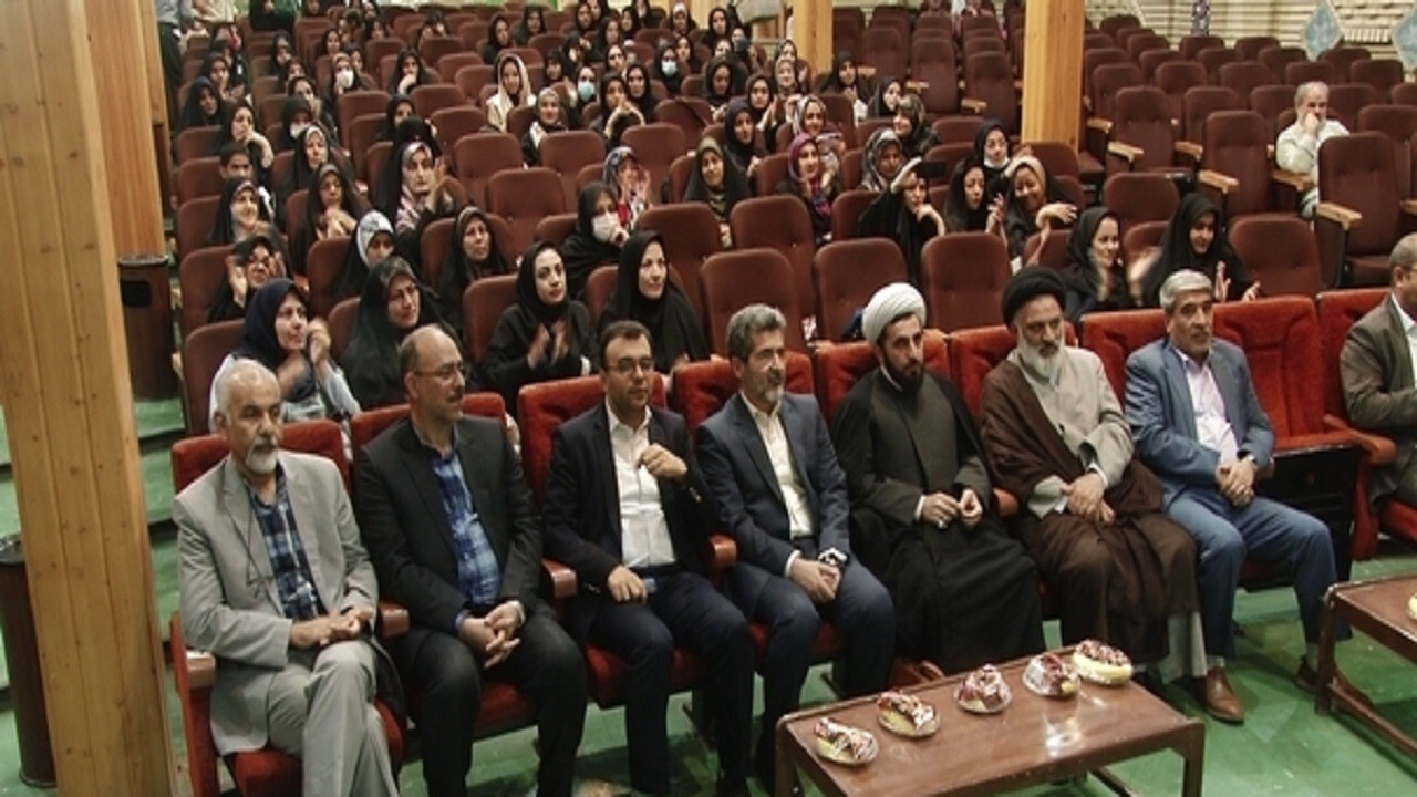 تجلیل از ۷۰ مامای برتر استان قم + فیلم
