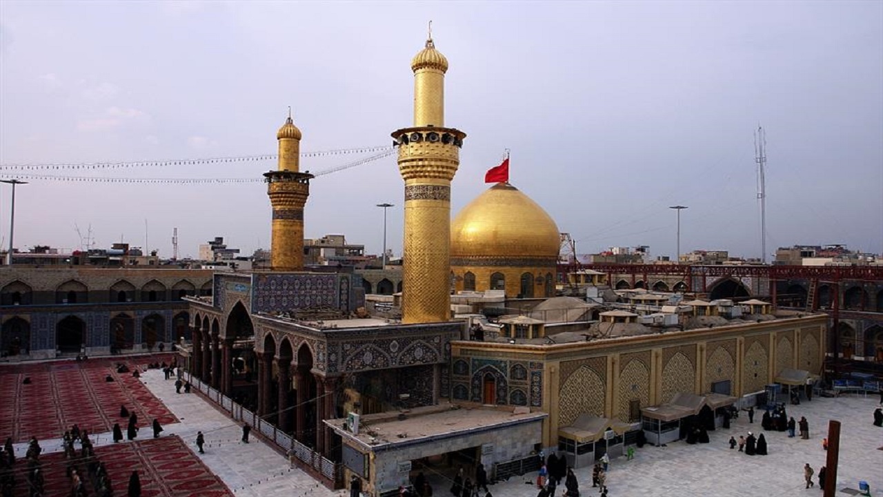 نگاهی به حال و هوای زائران در حرم امام حسین (ع) + فیلم