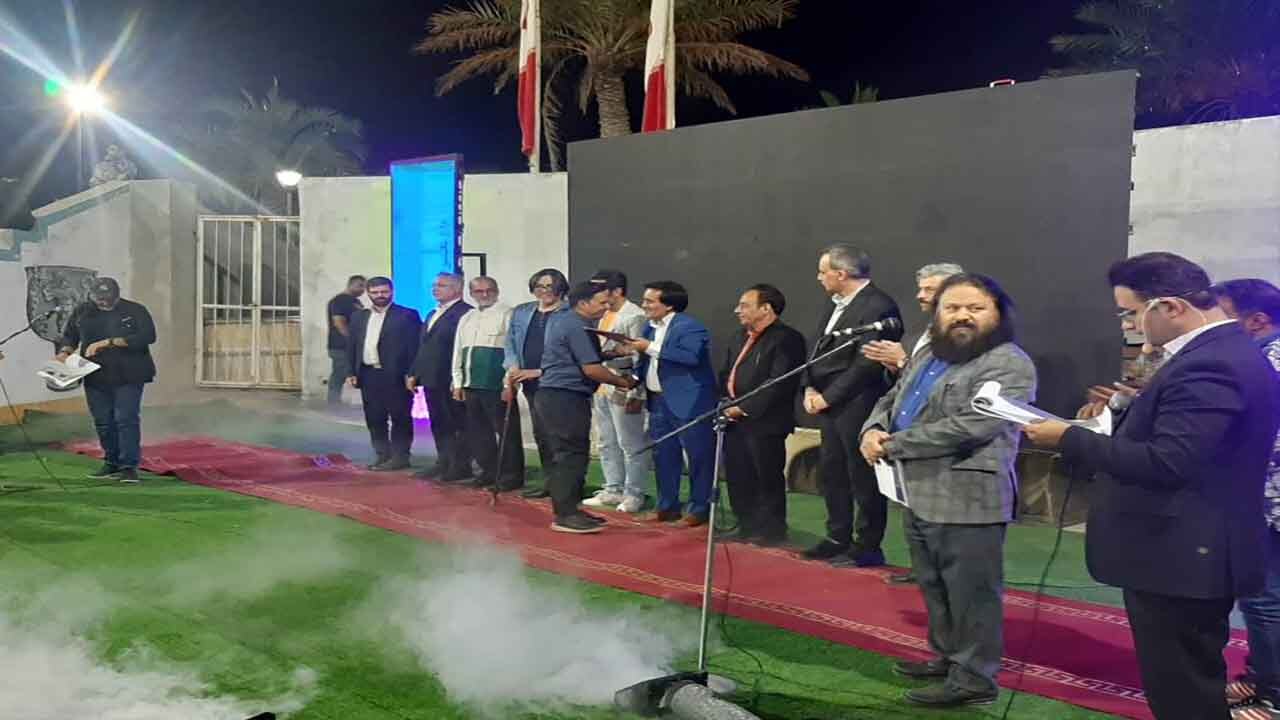 صحنه پایانی  جشنواره ملی تئاتر خیابانی رضوی در جیرفت+ فیلم