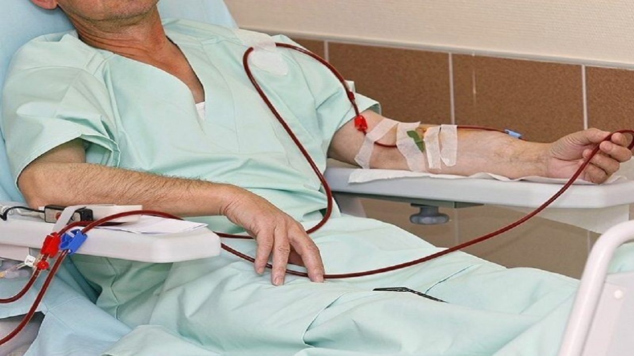 نیکوکار گلستانی کمک هزینه خرید کلیه برای بیماران دیالیزی را پرداخت می‌کند