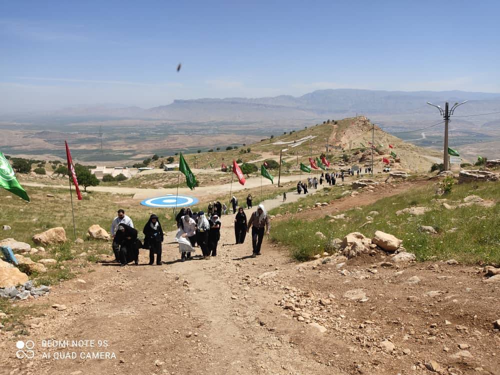 صعود کاروان راهیان نور به قله باری دراز سرپل ذهاب