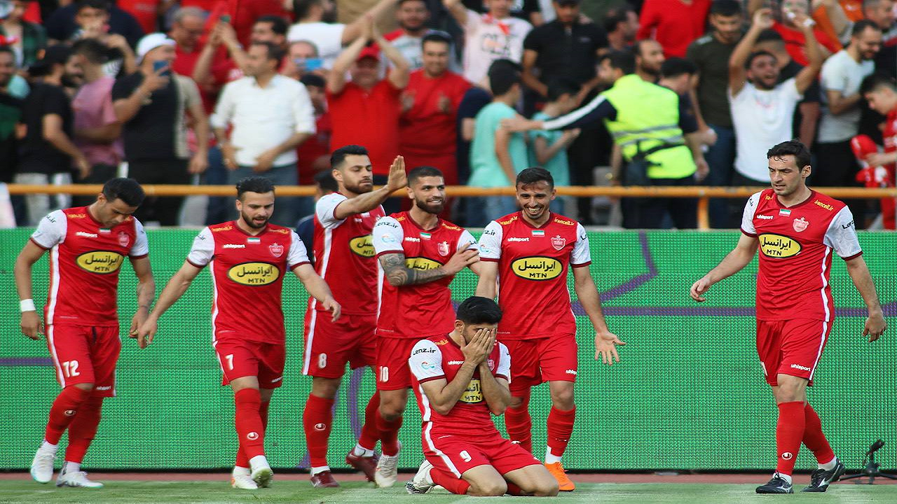 پرسپولیس ۴ - گل گهر ۰ / فقط یک پیروزی تا قهرمانی + فیلم
