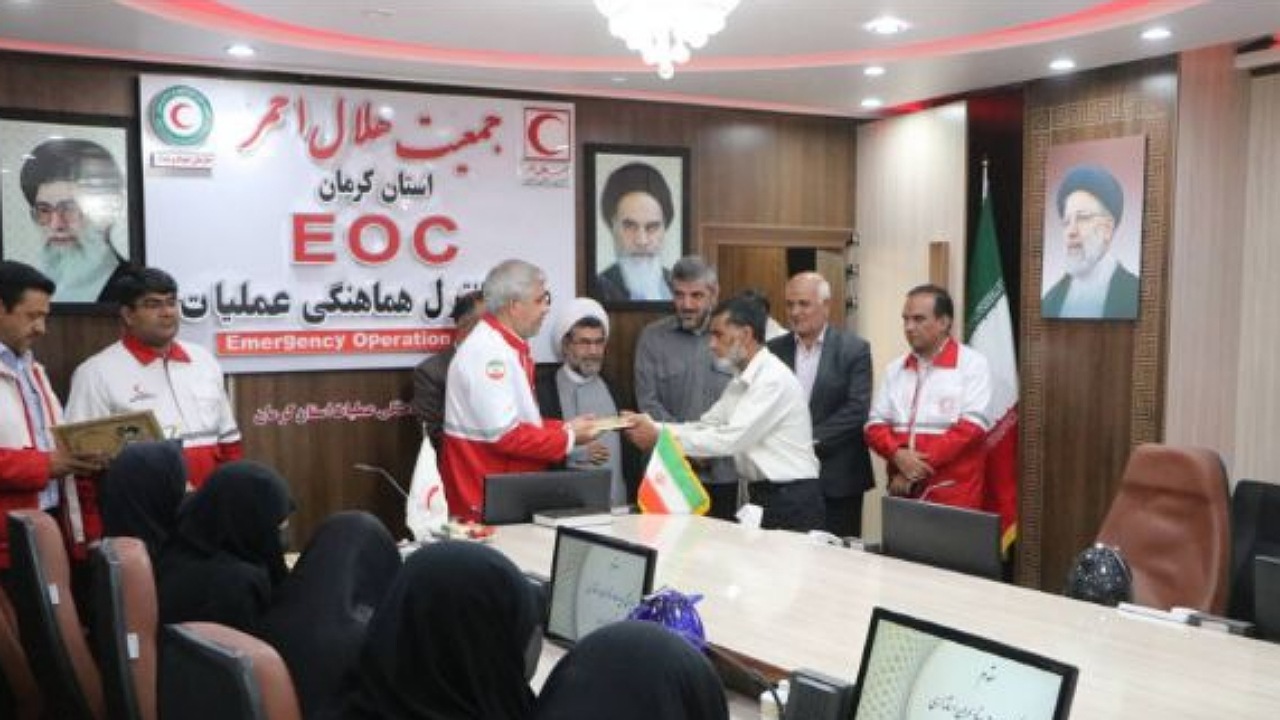 هلال احمر، خدمات حمایتی و درمانی خانواده های شهدای فاطمیون و اتباع خارجه را پیگیری می کند