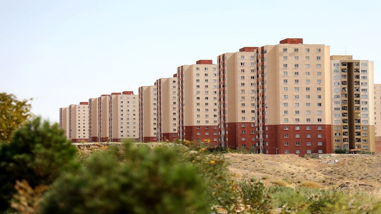 کسانی که در مسیر ساخت مسکن لطمه وارد می کنند پیگیری شوند