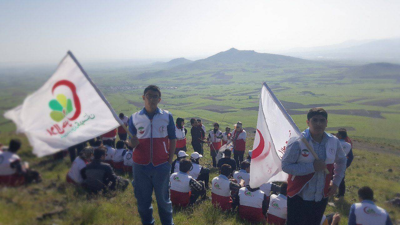 صعود کوه نوردان به کوه دهگلان