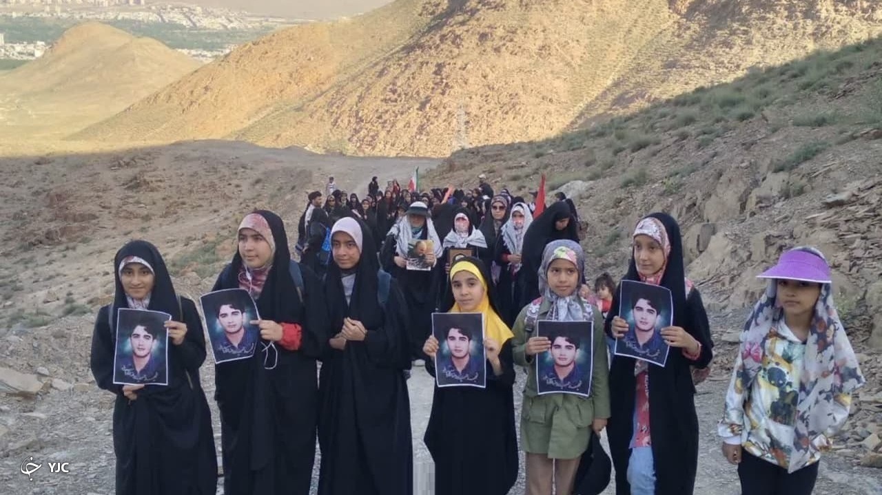 کوهپیمایی دختران نوجوان اراکی به یاد شهید غیرت 