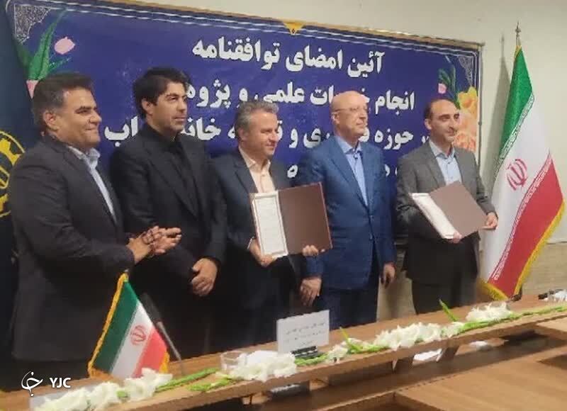 امضای توافق نامه در زمینه ارتقای بهره وری تصفیه خانه های فاضلاب نواحی صنعتی فارس