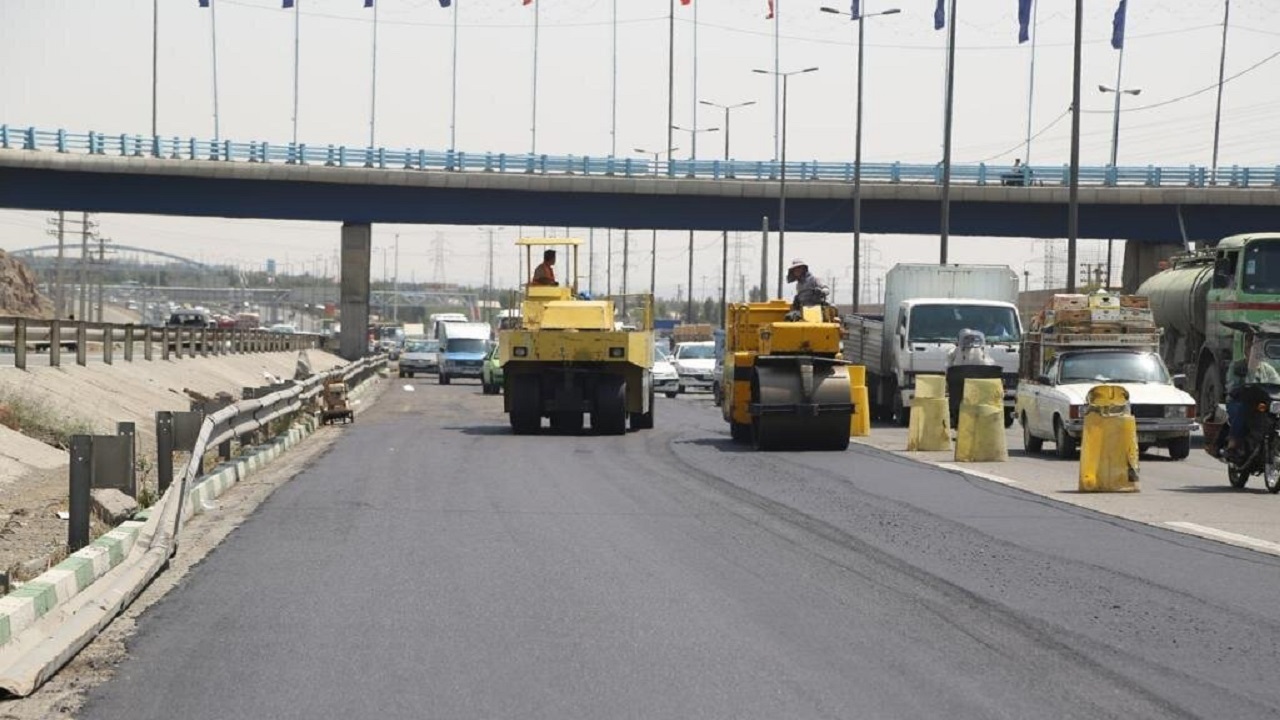 امسال ۱۷ تقاطع و بالغ بر ۱۱۷ کیلومتر اصلاح مسیر انجام می‌شود/ اتمام آسفالت‌ریزی بزرگراه‌ها در نیمه اول سال