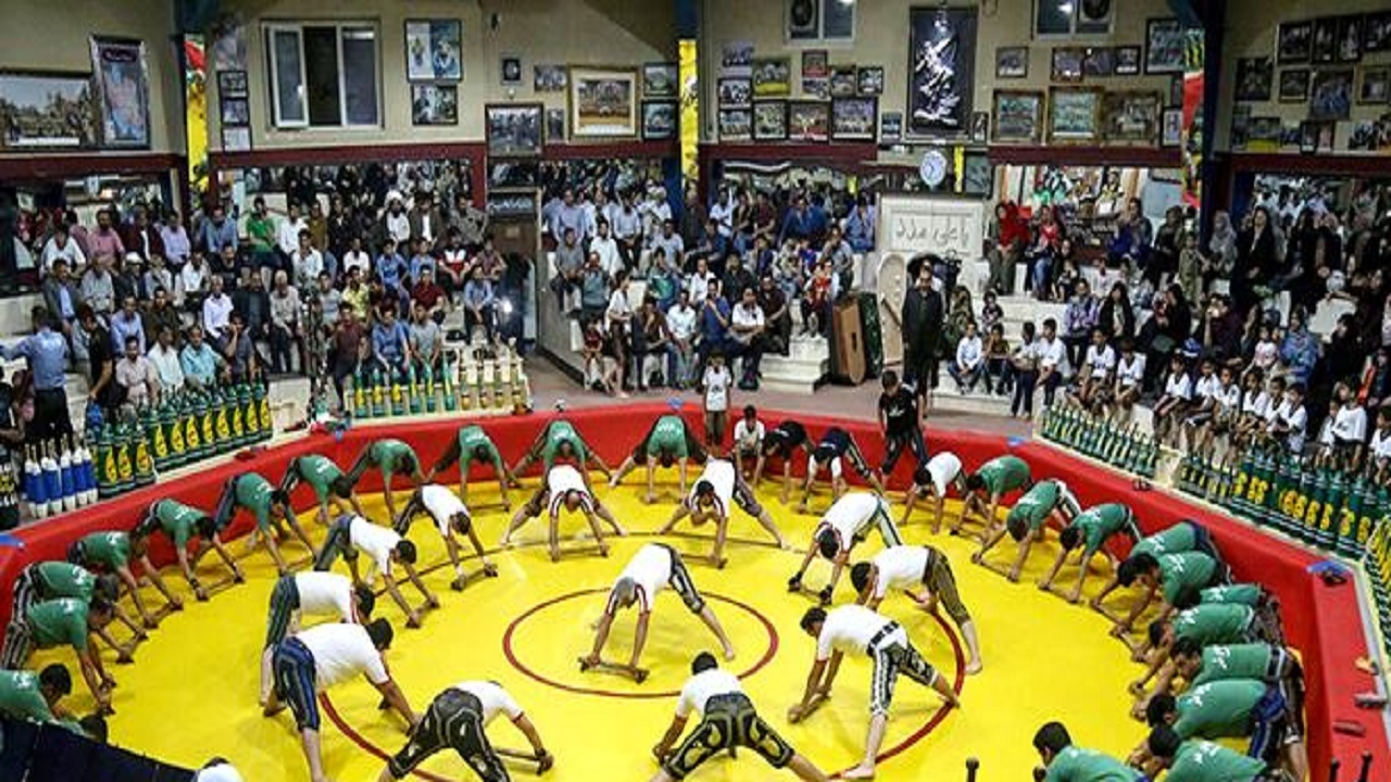 نواخته شدن زنگ مرشد در زورخانه شهیدان بابل + فیلم