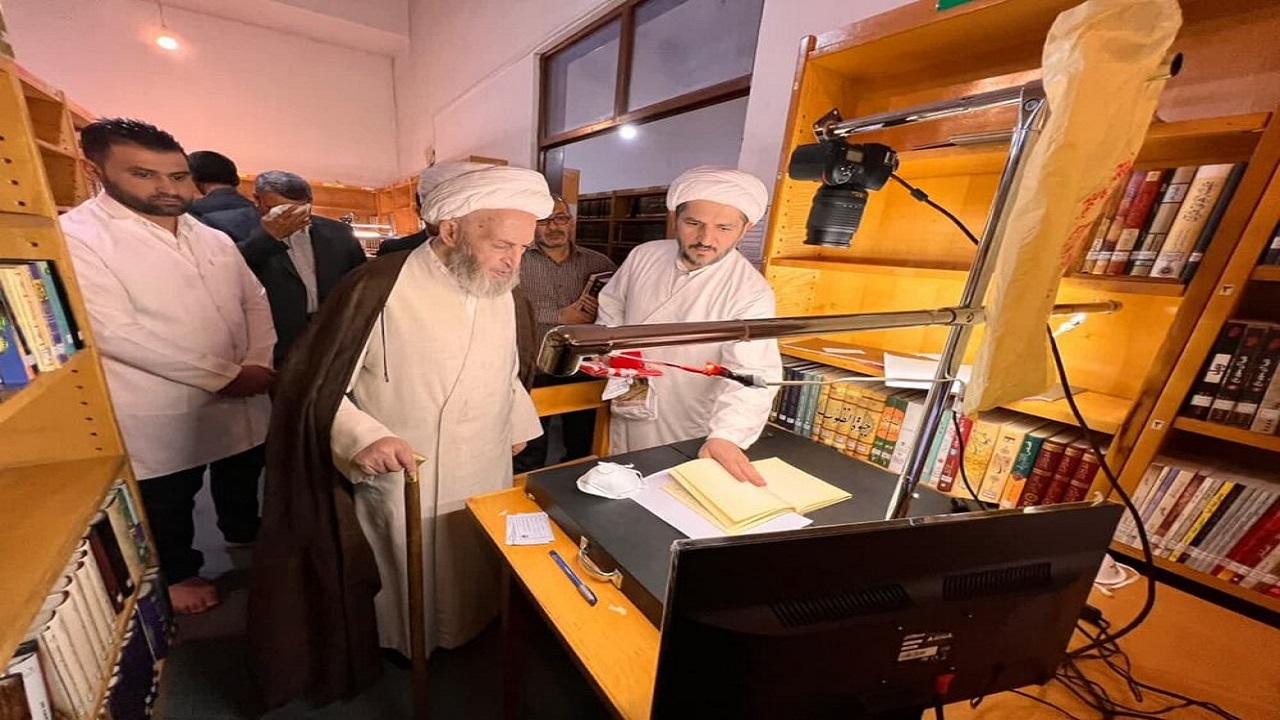 بازدید آیت الله سبحانی از کتابخانه مؤسسه امام صادق(ع)