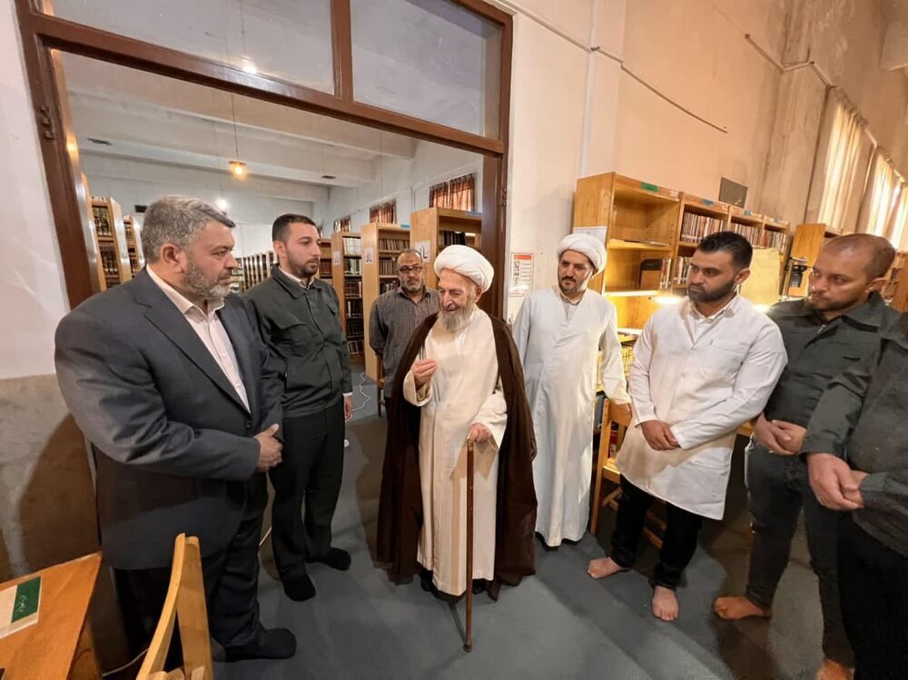 بازدید آیت الله سبحانی از کتابخانه مؤسسه امام صادق(ع)