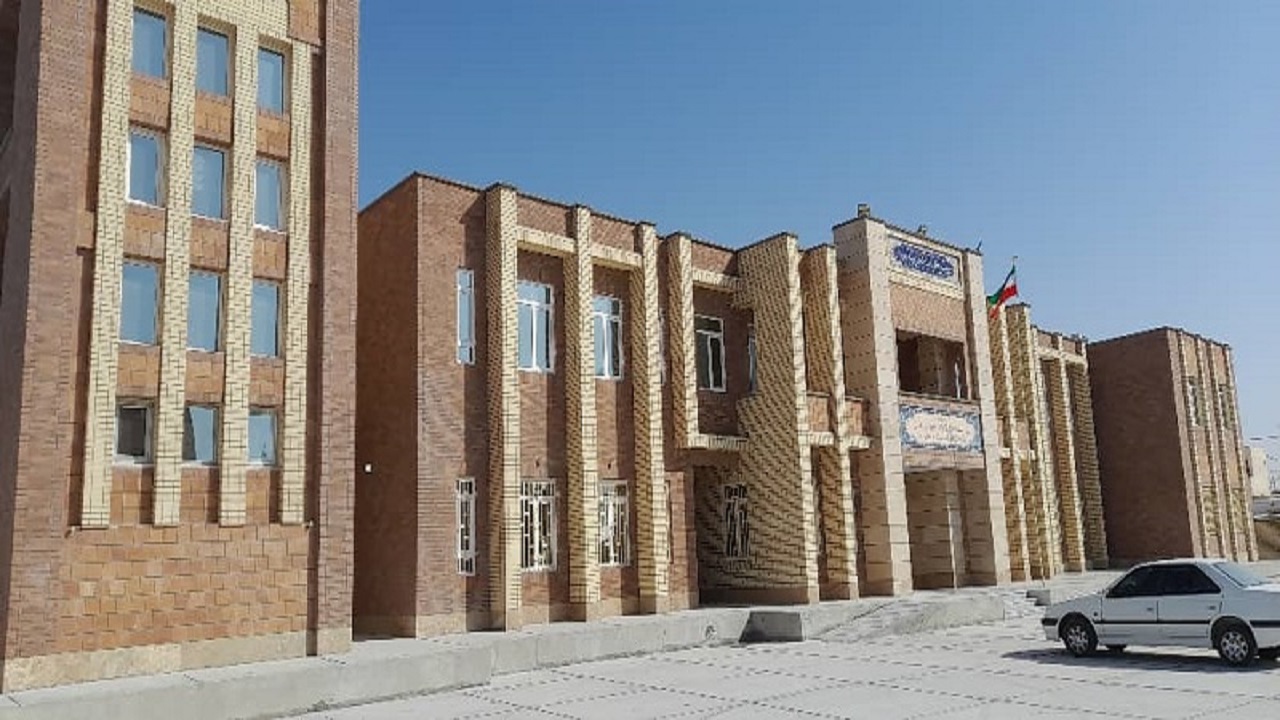 بهره برداری از دبیرستان دخترانه ۱۲ کلاسه در بندرلنگه