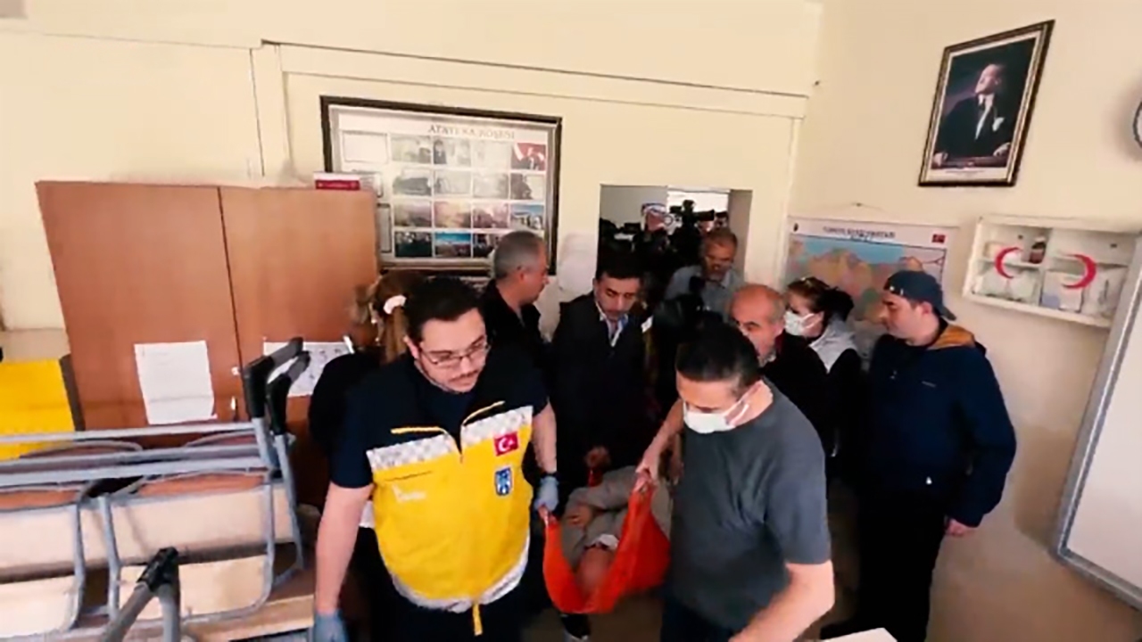 پیرمرد ترکیه‌ای که در بستر بیماری رای داد + فیلم