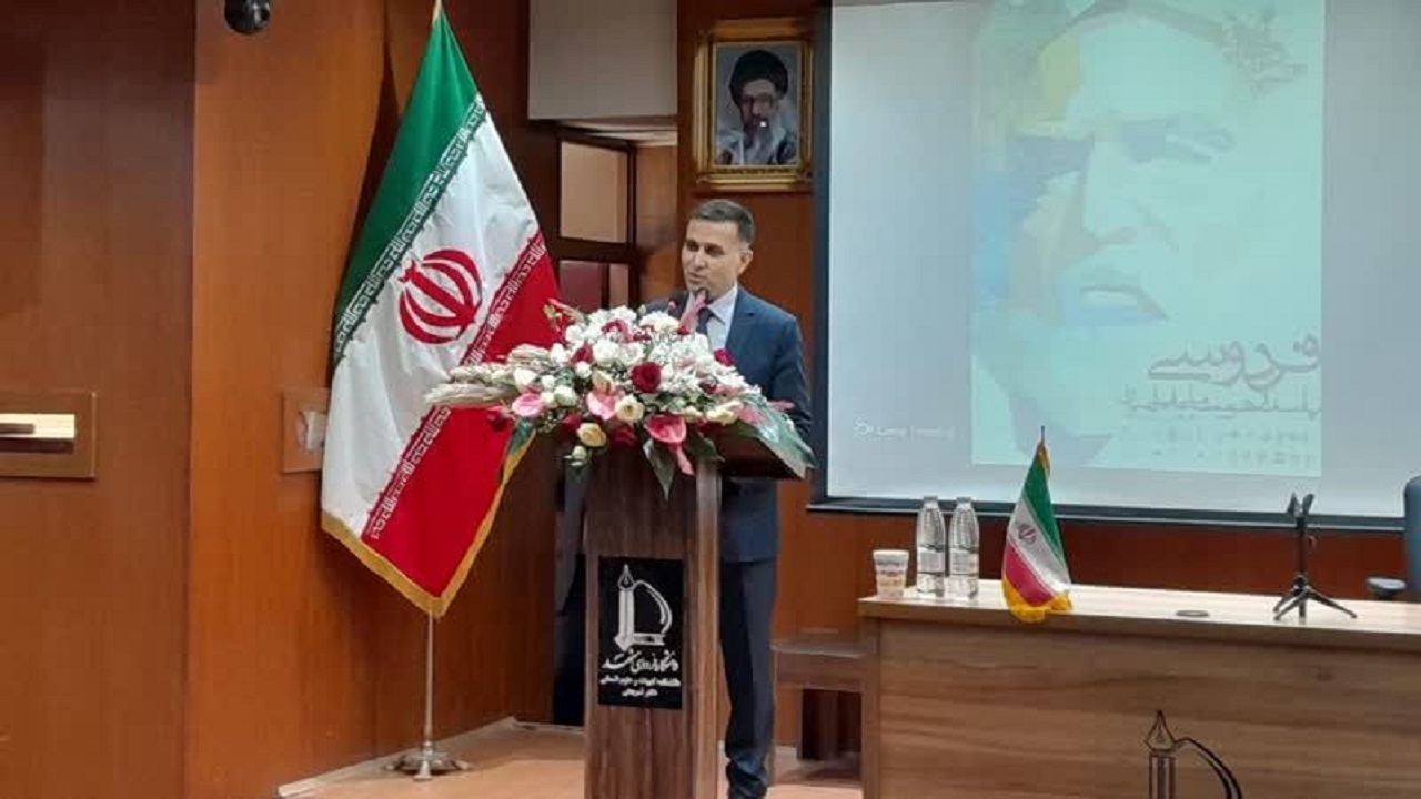 فردوسی نجات جهان را با خرد ممکن می داند