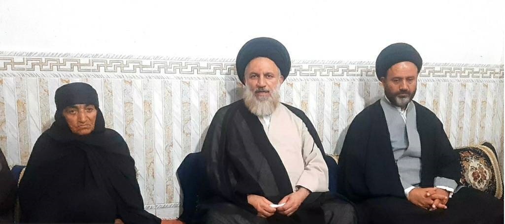 دیدار نماینده مردم کهگیلویه و بویراحمد در مجلس خبرگان رهبری با خانواده شهدا در زیلایی