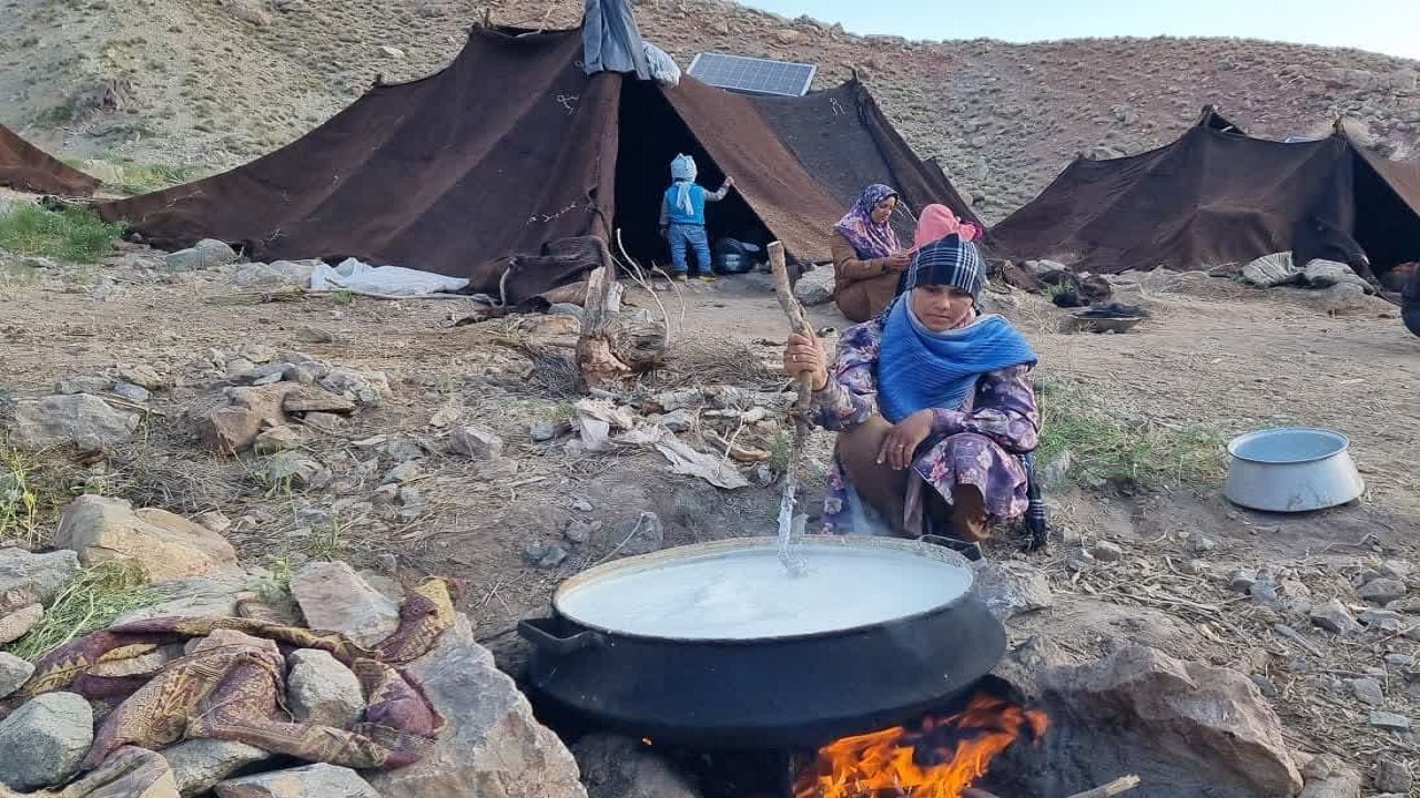 دور از هیاهوی شهر در کنار سیاه چادرهای عشایری + تصاویر