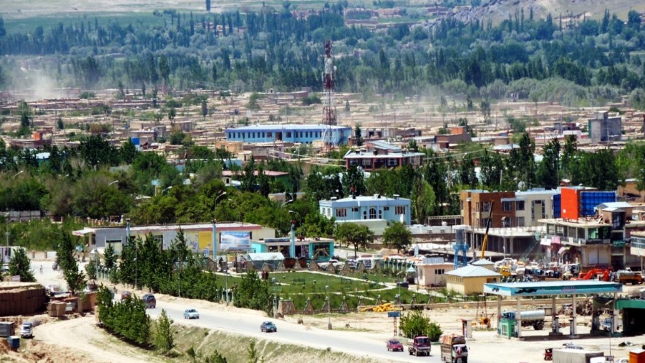 توزیع کمک نقدی کمیته هلند در ولایت میدان وردک
