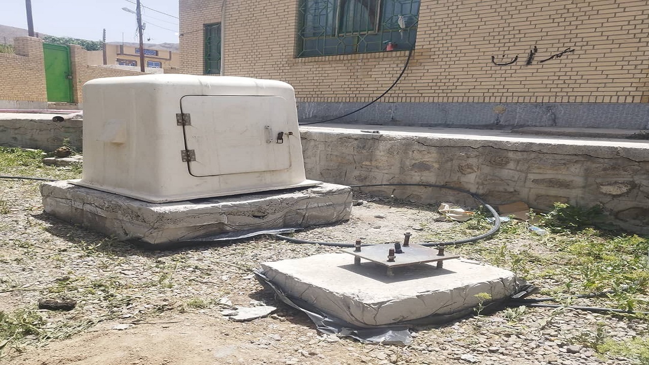 نصب و راه‌اندازی یک دستگاه شتاب‌نگار زلزله در روستای تمندان تفتان