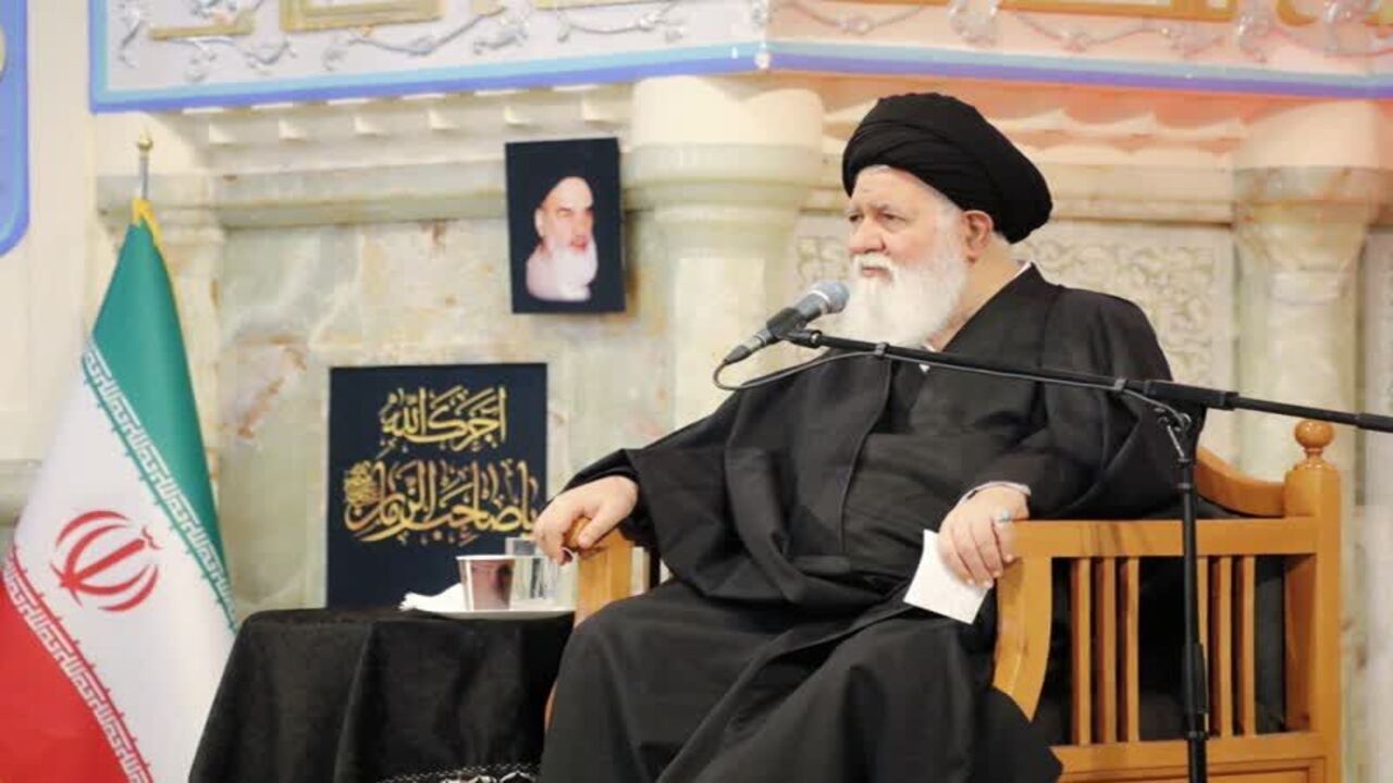 عدالت با دور شدن از خط ولایت به دست نمی‌آید