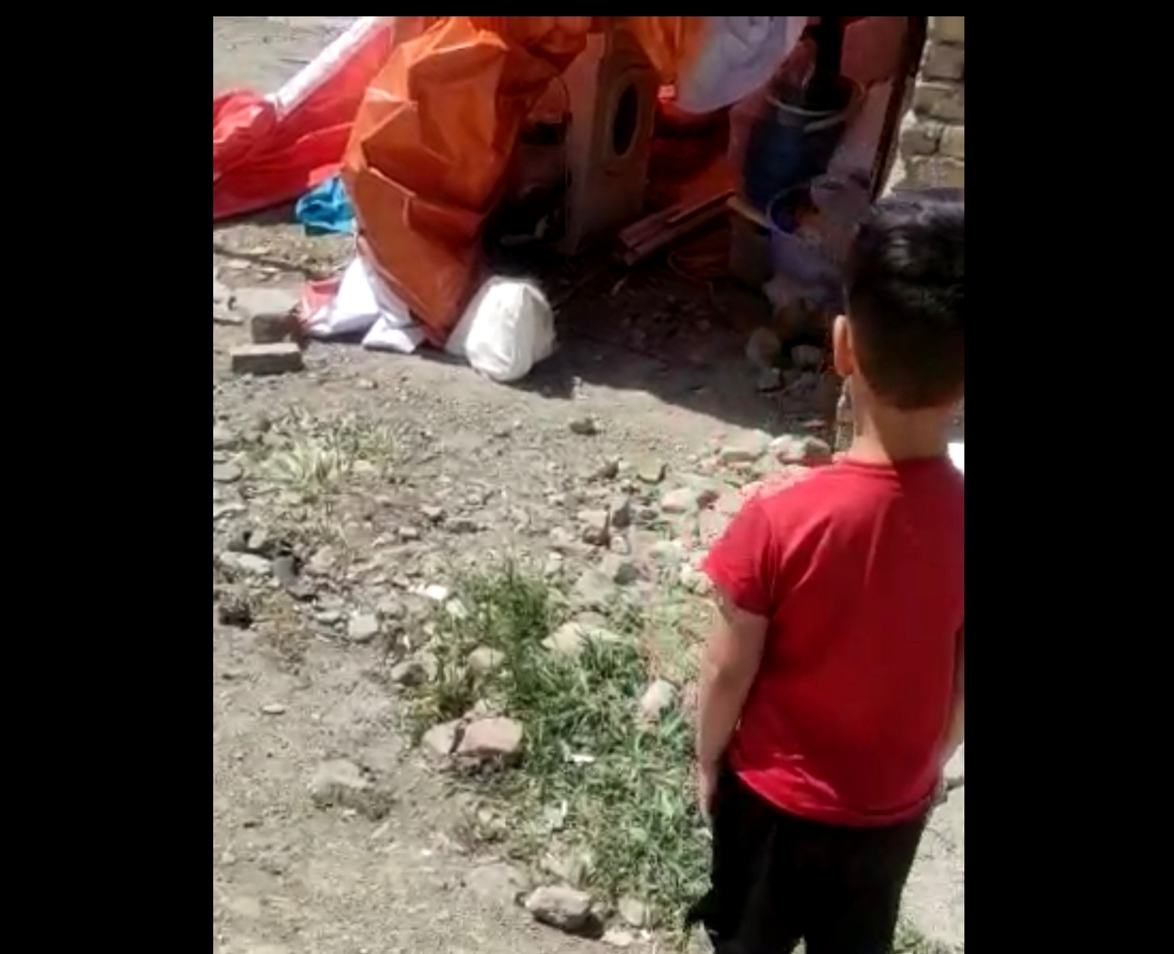 کمک کمیته امداد به خانواده بی‌خانمان کرجی