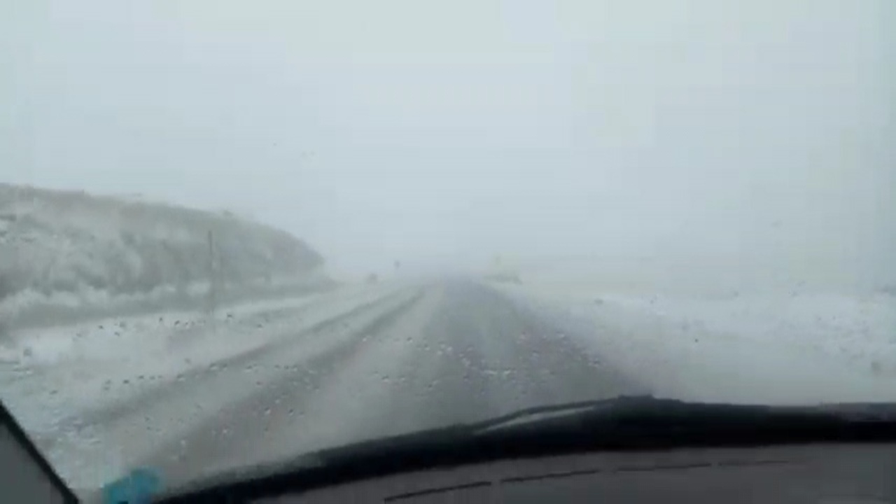 بارش برف بهاری در جاده های منتهی به قوچان