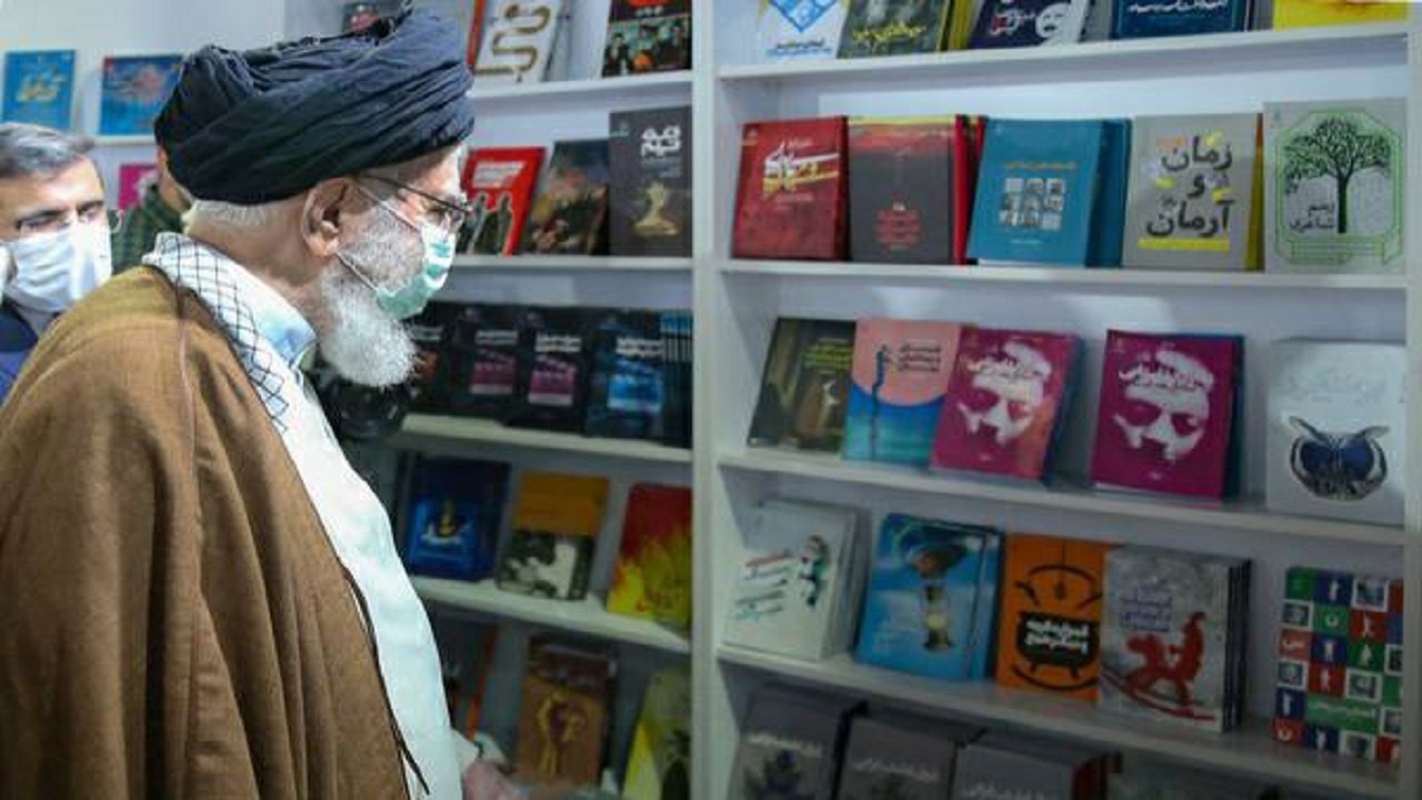 روایت بازدید سه ساعته رهبر انقلاب از سی و چهارمین نمایشگاه بین‌المللی کتاب تهران