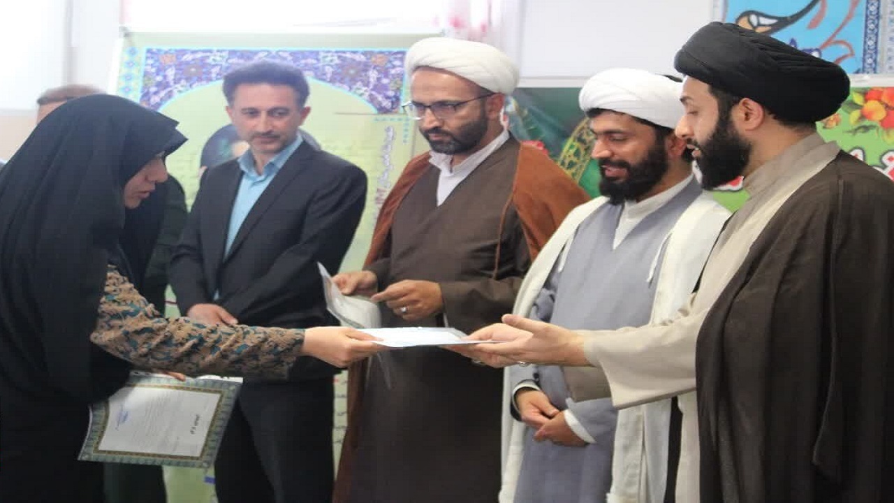 برگزاری کارگاه توانمندسازی سرگروه‌های سفیران مهر در مدارس فارسان