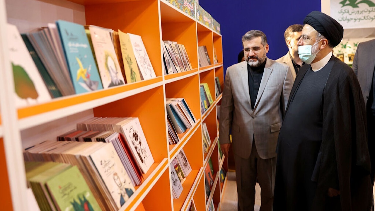 از حضور رئیس جمهور تا برگزاری مراسم عزاداری در نمایشگاه