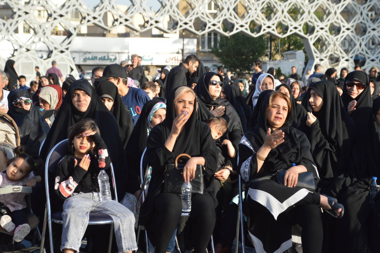 حضور بانوان در مراسم