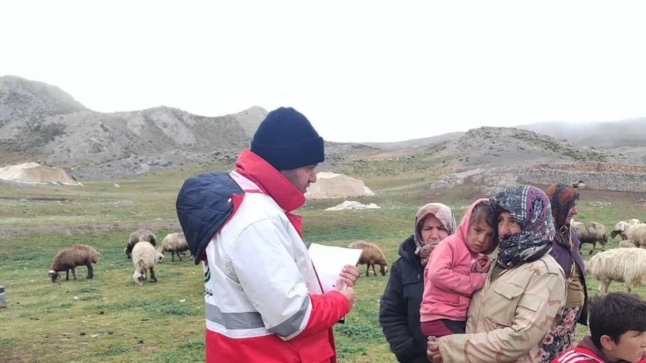 امدادرسانی هلال احمر خراسان شمالی به عشایر گرفتار در برف