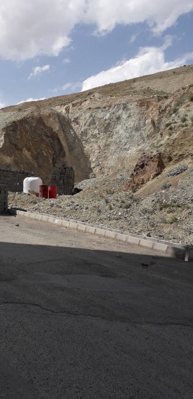 ساخت و ساز در دل کوه